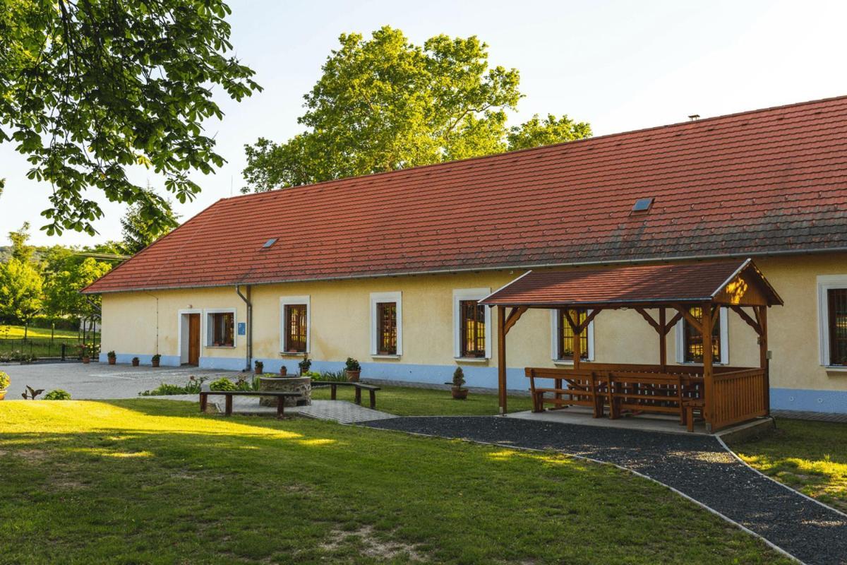 Tolnay Kuria Es Vendeghaz Hotel Nagygorbo Exterior photo